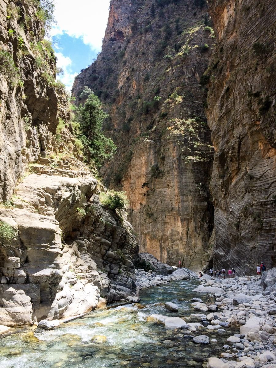 Genom ravinen Samaria Gorge på Kreta